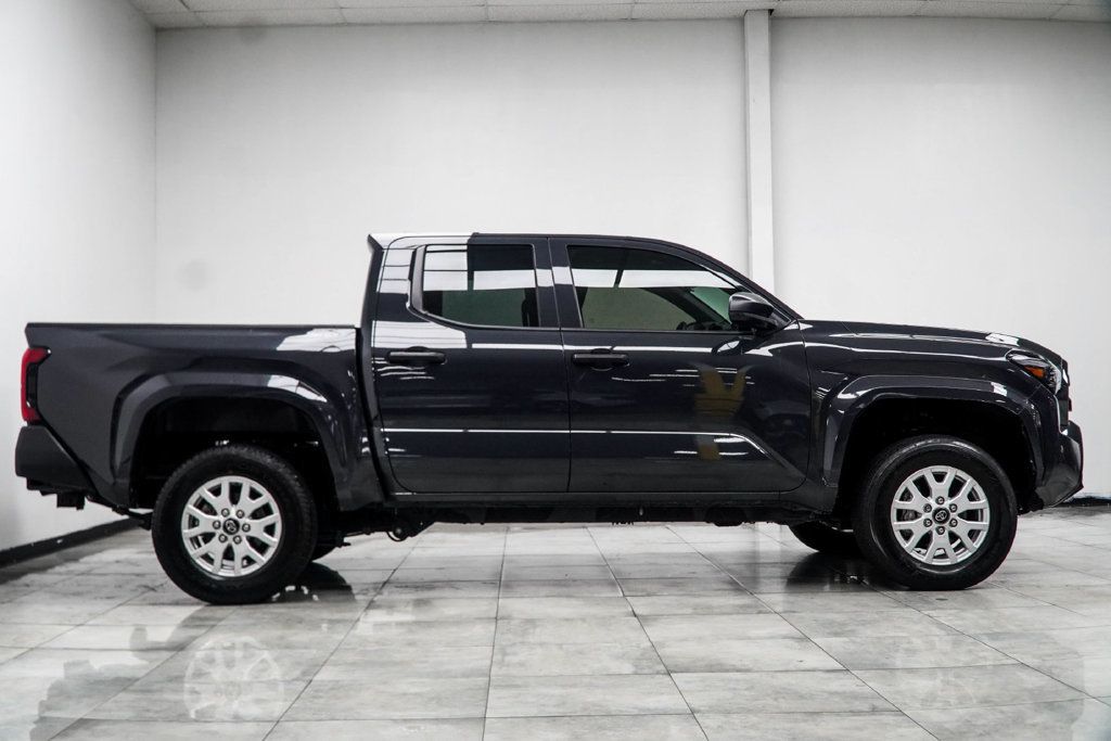Toyota Tacoma photo 8