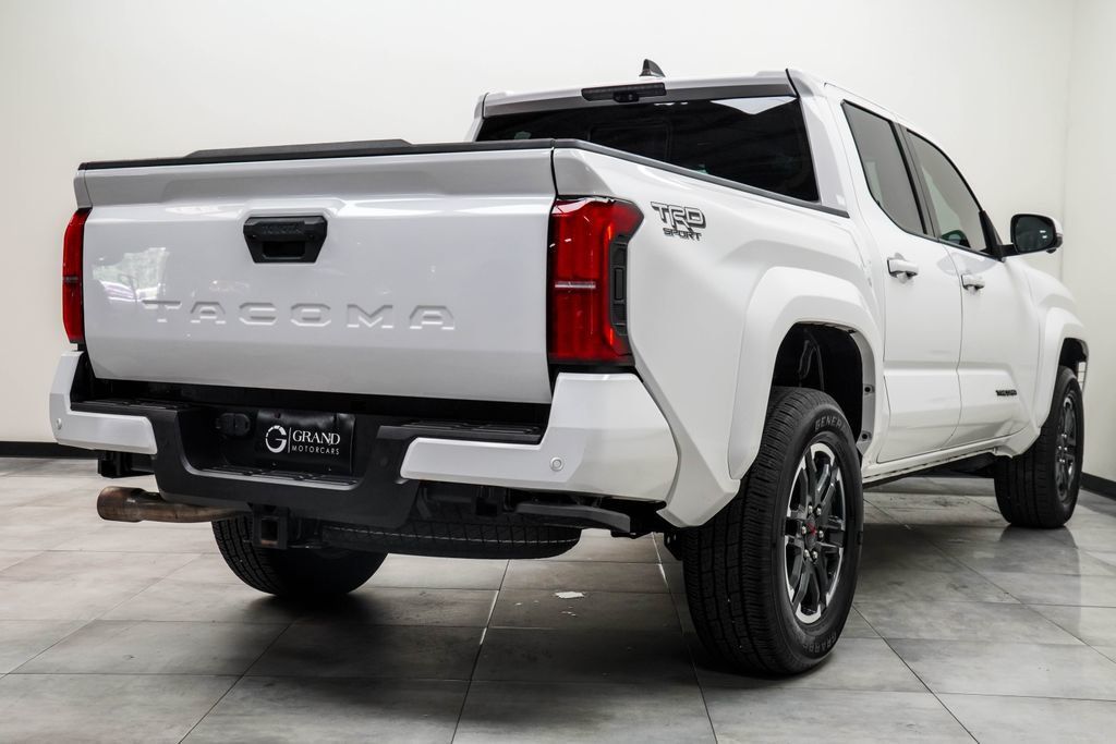 Toyota Tacoma photo 12