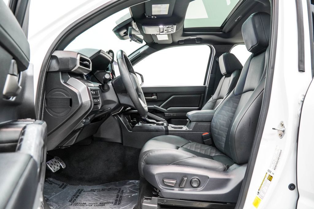 Toyota Tacoma photo 16