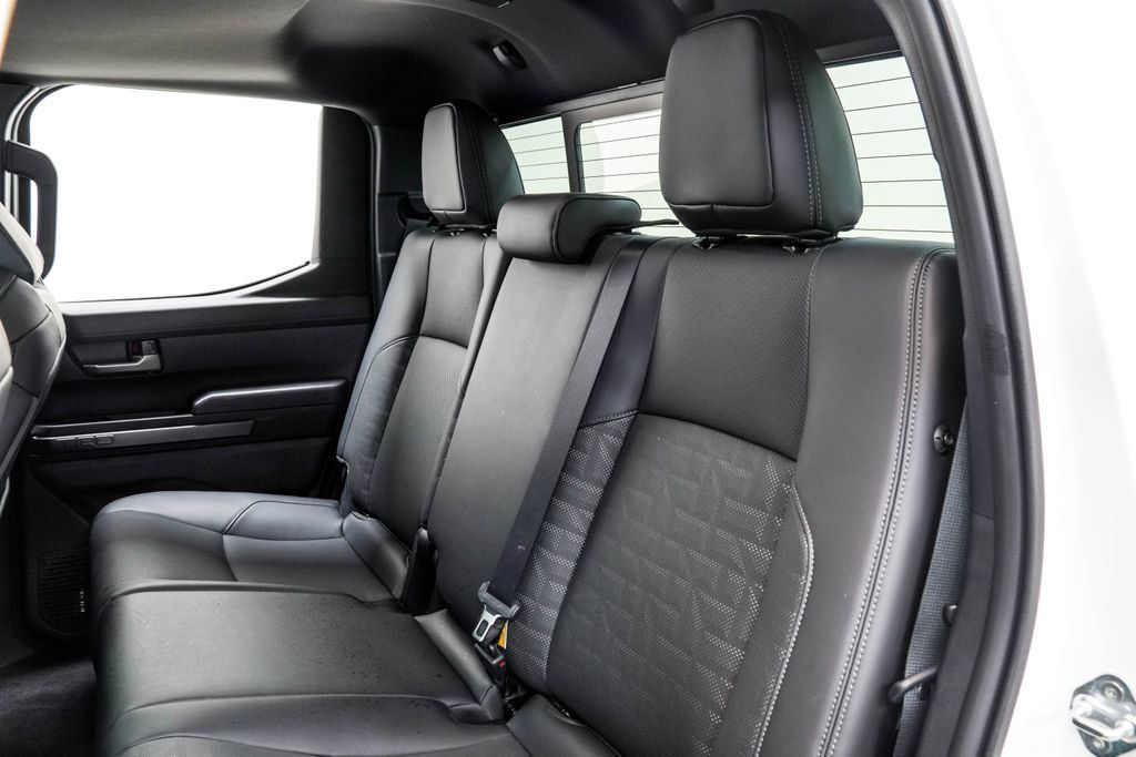 Toyota Tacoma photo 17