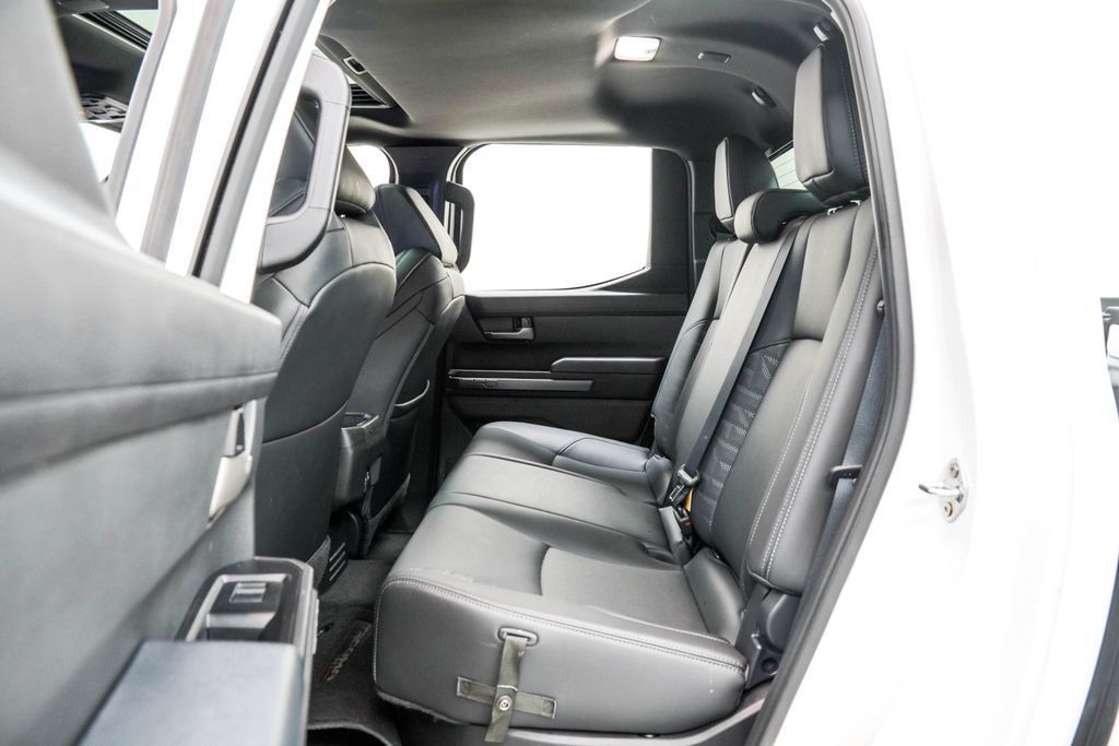 Toyota Tacoma photo 18