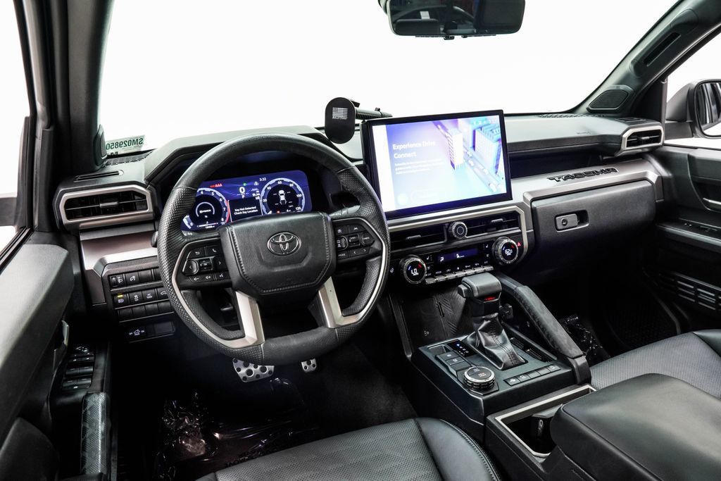 Toyota Tacoma photo 3