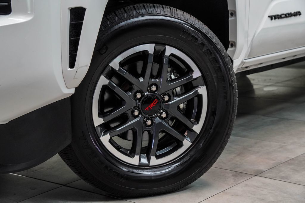 Toyota Tacoma photo 4