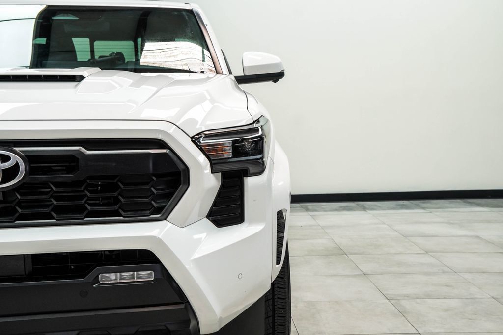 Toyota Tacoma photo 7