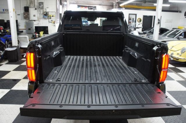 2025 Toyota Tacoma 4WD 1-Owner, 4x4 Ultra Low Mileage, Mint Shape! - 23032833 - 35