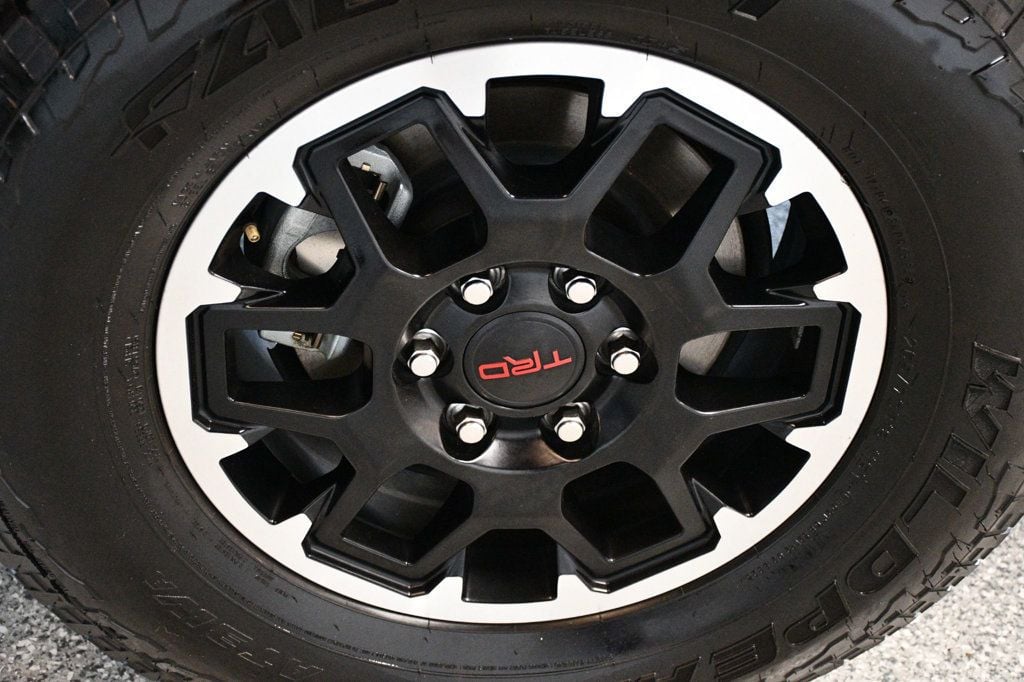 Toyota Tacoma photo 16
