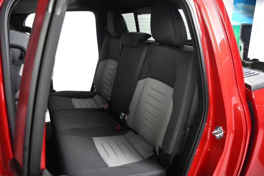 Toyota Tacoma photo 31