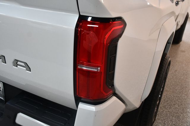 2025 Toyota Tacoma 4WD Limited Double Cab 5' Bed Automatic - 23056020 - 6