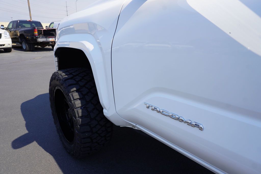 2025 Toyota Tacoma 4WD SR5 - 23044623 - 17