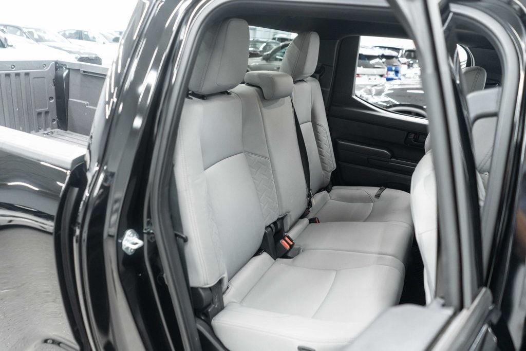 Toyota Tacoma photo 12