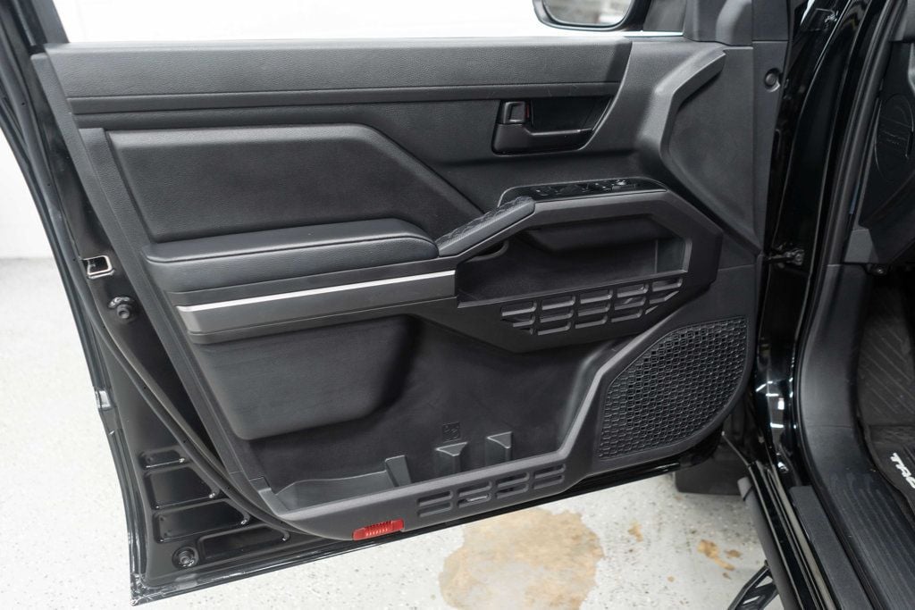 Toyota Tacoma photo 14