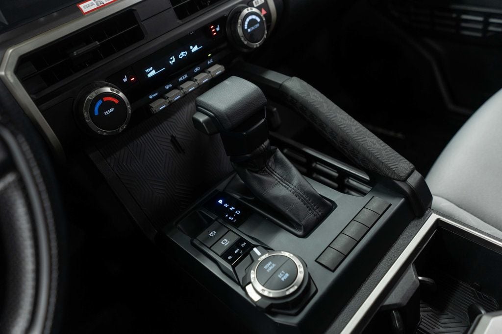 Toyota Tacoma photo 17