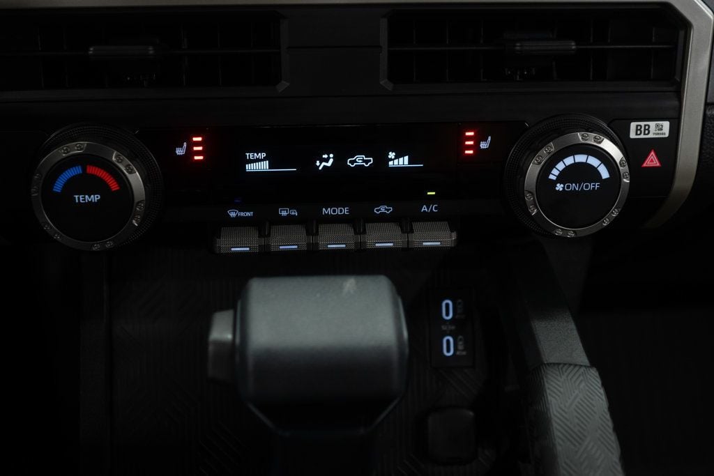 Toyota Tacoma photo 19