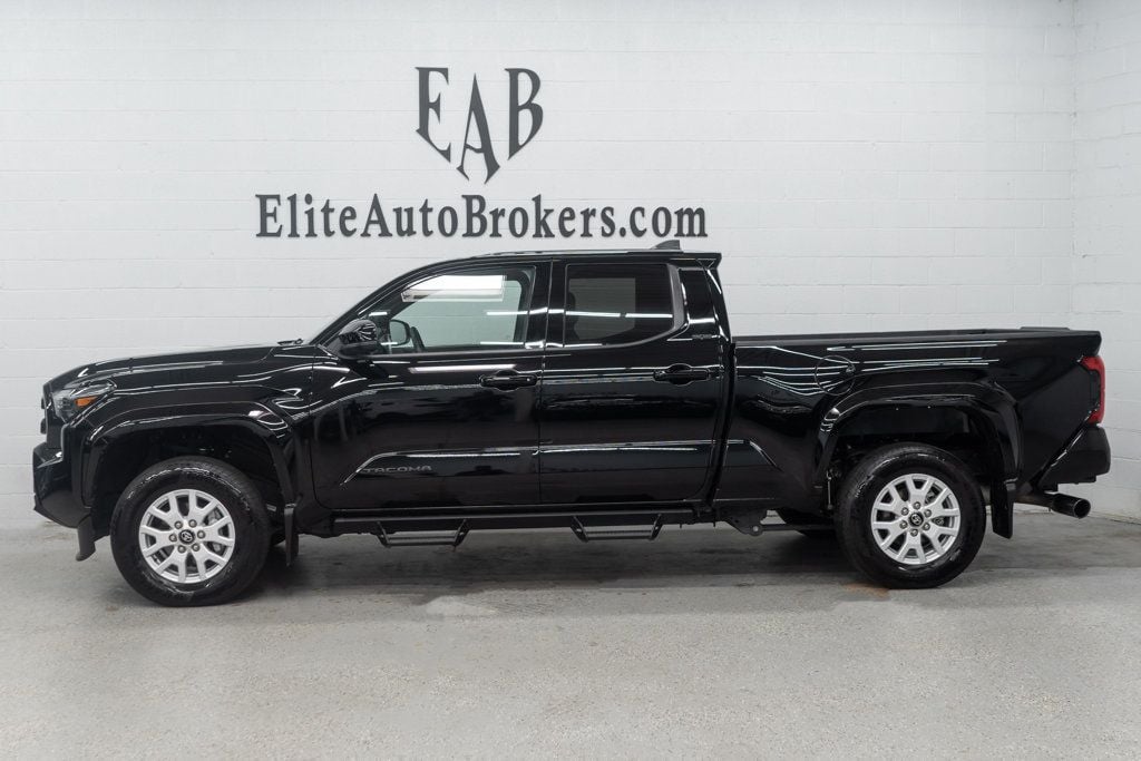 Toyota Tacoma photo 2