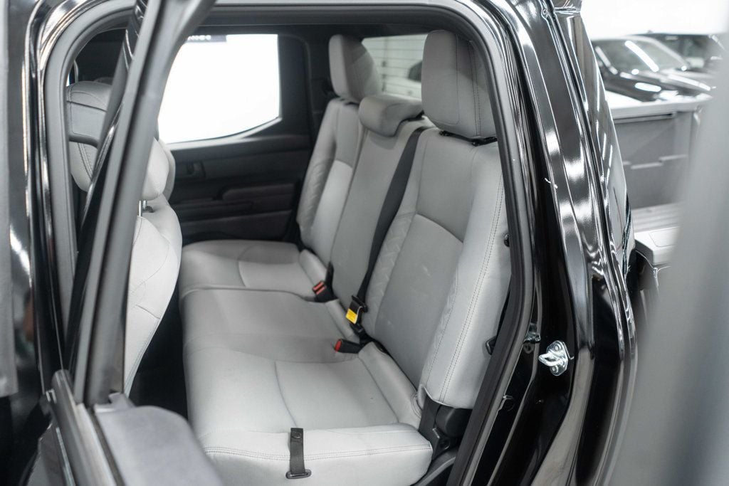 Toyota Tacoma photo 27