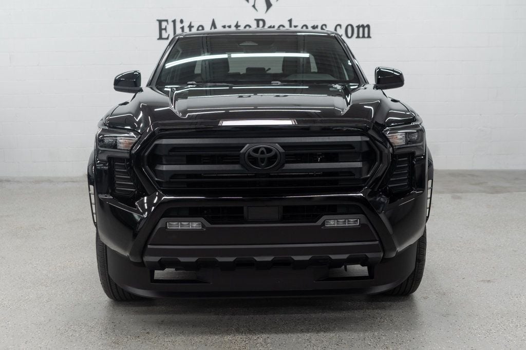 Toyota Tacoma photo 3