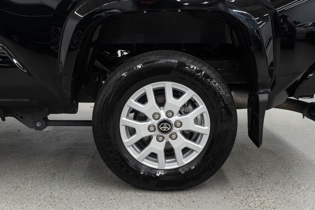 Toyota Tacoma photo 31