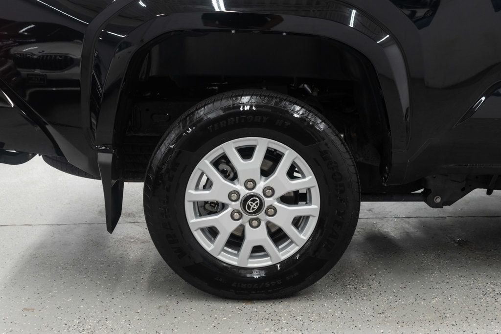Toyota Tacoma photo 32