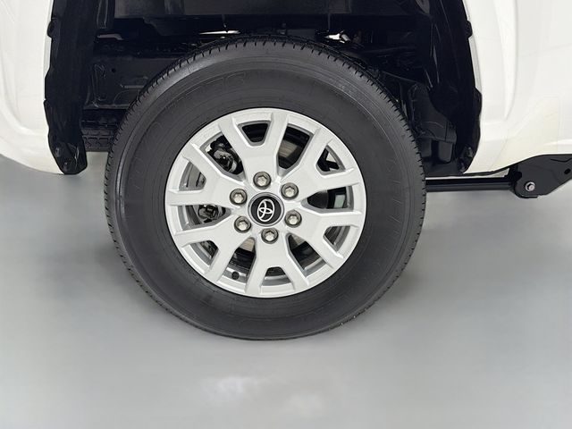 2025 Toyota Tacoma 4WD SR5 Double Cab 6' Bed Automatic - 23030983 - 31