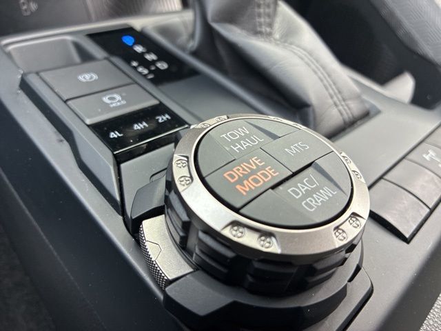 2025 Toyota Tacoma 4WD TRD Off-Road - 23031755 - 30