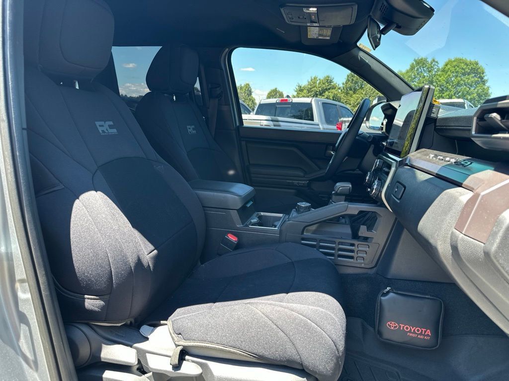 2025 Toyota Tacoma 4WD TRD Off Road Double Cab 5' Bed Automatic - 23041647 - 32