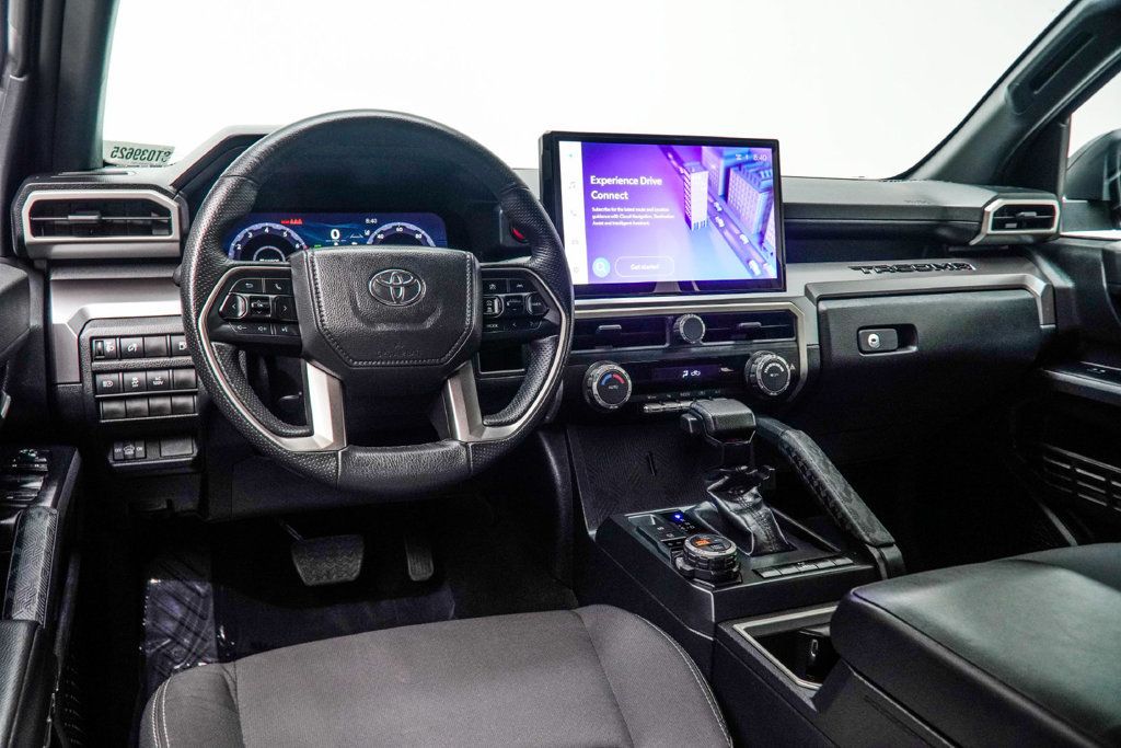 Toyota Tacoma photo 17