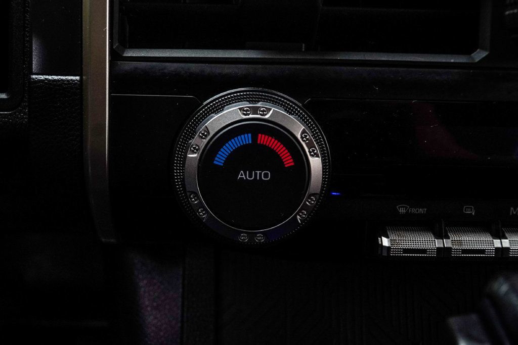 Toyota Tacoma photo 24