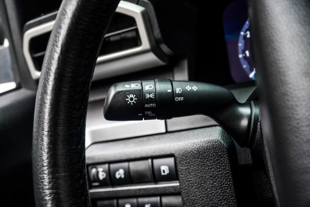 Toyota Tacoma photo 32