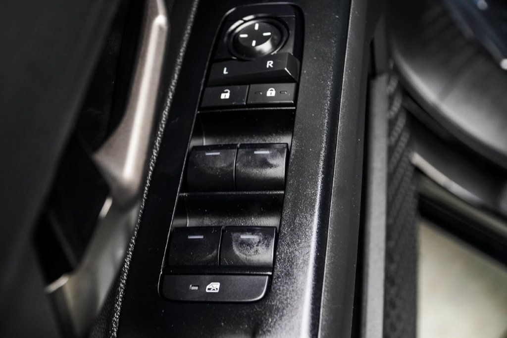 Toyota Tacoma photo 35