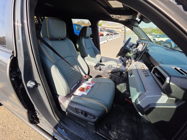 2025 Toyota Tacoma Hybrid Trailhunter - 22941596 - 25