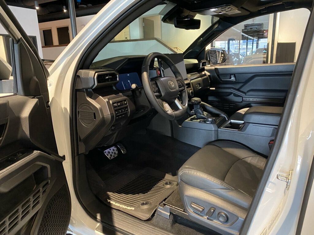 2025 Toyota Tacoma i-FORCE MAX Double Cab LocalTrade/TRDSport/Hybrid/TRDSportPremiumPkg/TonneauCover - 23095045 - 14