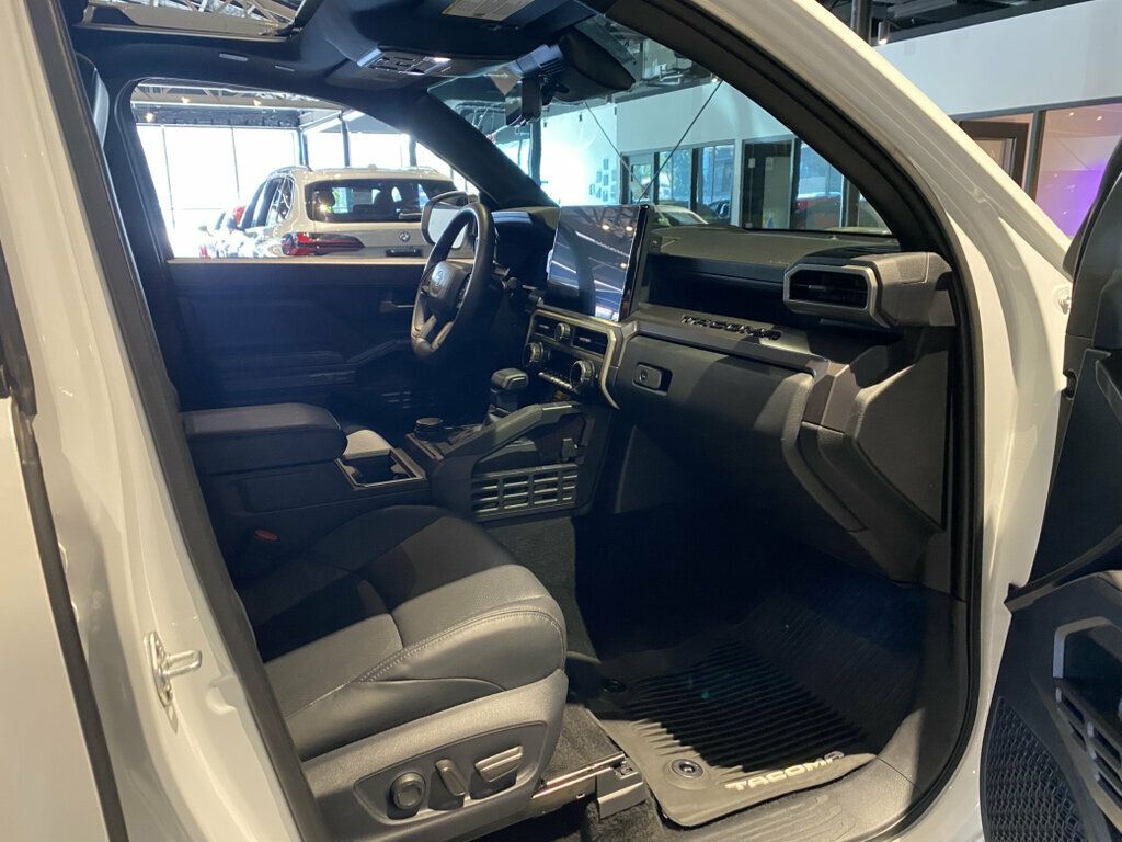 2025 Toyota Tacoma i-FORCE MAX Double Cab LocalTrade/TRDSport/Hybrid/TRDSportPremiumPkg/TonneauCover - 23095045 - 32