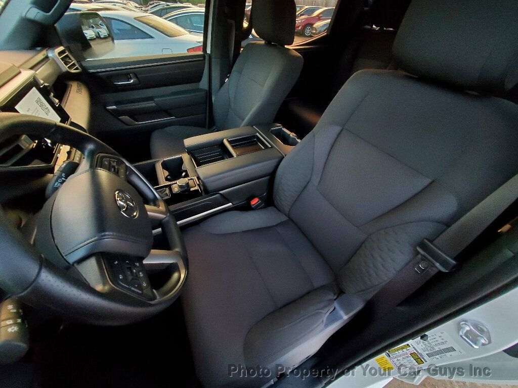2025 Toyota Tundra SR5 CrewMax photo 16