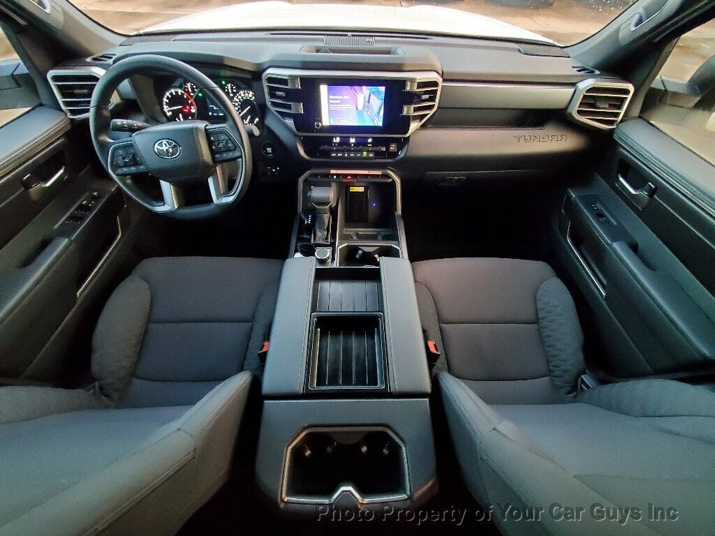 2025 Toyota Tundra SR5 CrewMax photo 17