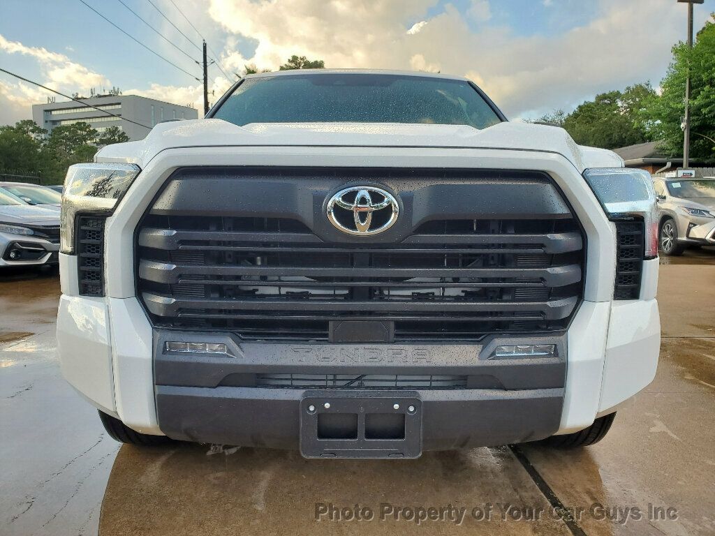 2025 Toyota Tundra SR5 CrewMax photo 4