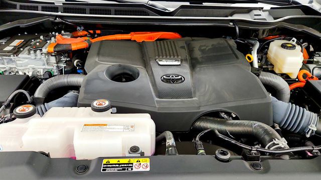 2025 Toyota Tundra 4WD Platinum CrewMax 5.5' Bed w/ TRD Off-Road Package - 23079150 - 24