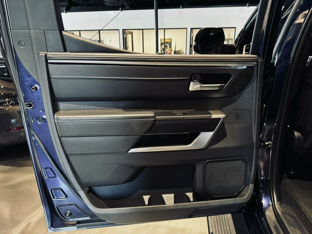 2025 Toyota Tundra 4WD Platinum/Hybrid/Heated&CooledSeats/PanoSunroof/HeadsUpDisplay - 23065413 - 18