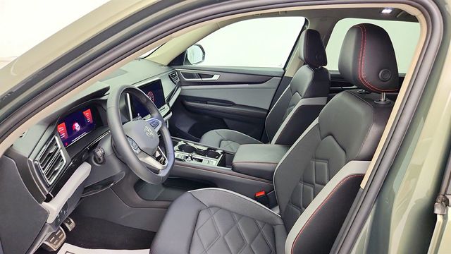 2025 Volkswagen Atlas 2.0T Peak Edition 4MOTION w/ 2nd-Row Dual Captain's Chairs - 23024757 - 17