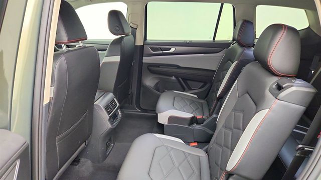 2025 Volkswagen Atlas 2.0T Peak Edition 4MOTION w/ 2nd-Row Dual Captain's Chairs - 23024757 - 18