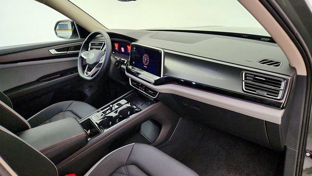2025 Volkswagen Atlas 2.0T Peak Edition 4MOTION w/ 2nd-Row Dual Captain's Chairs - 23024757 - 23