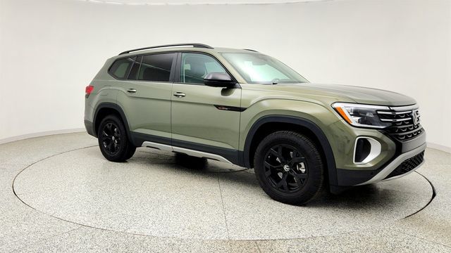 2025 Volkswagen Atlas 2.0T Peak Edition 4MOTION w/ 2nd-Row Dual Captain's Chairs - 23024757 - 2