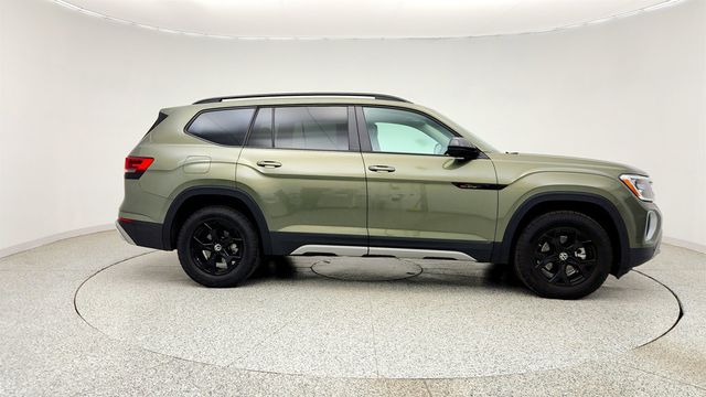 2025 Volkswagen Atlas 2.0T Peak Edition 4MOTION w/ 2nd-Row Dual Captain's Chairs - 23024757 - 3