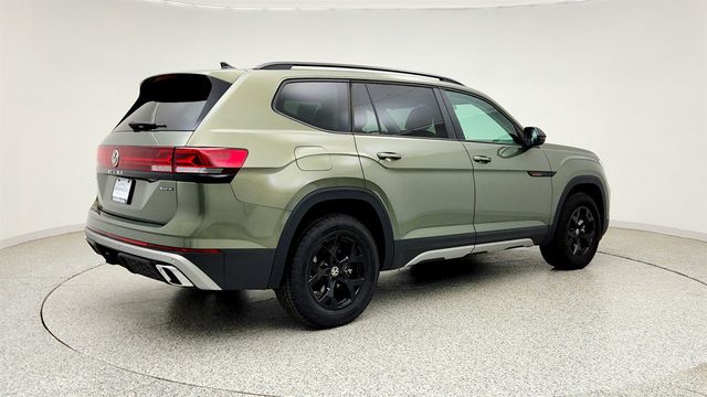 2025 Volkswagen Atlas 2.0T Peak Edition 4MOTION w/ 2nd-Row Dual Captain's Chairs - 23024757 - 4