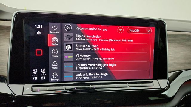 2025 Volkswagen Atlas 2.0T SEL Premium R-Line 4MOTION w/ 2nd-Row Dual Captain's Chairs - 22951251 - 18