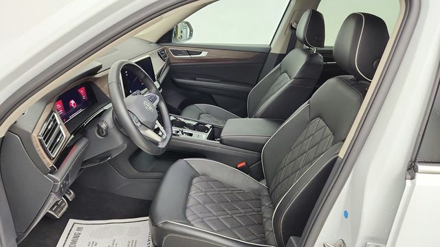 2025 Volkswagen Atlas 2.0T SEL Premium R-Line 4MOTION w/ 2nd-Row Dual Captain's Chairs - 22951251 - 20