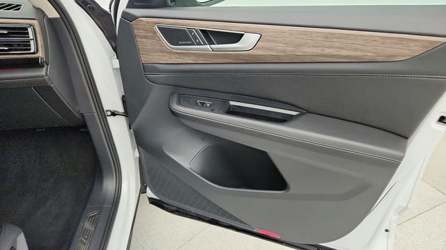 2025 Volkswagen Atlas 2.0T SEL Premium R-Line 4MOTION w/ 2nd-Row Dual Captain's Chairs - 22951251 - 27