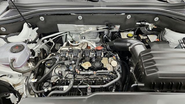 2025 Volkswagen Atlas 2.0T SEL Premium R-Line 4MOTION w/ 2nd-Row Dual Captain's Chairs - 22951251 - 28