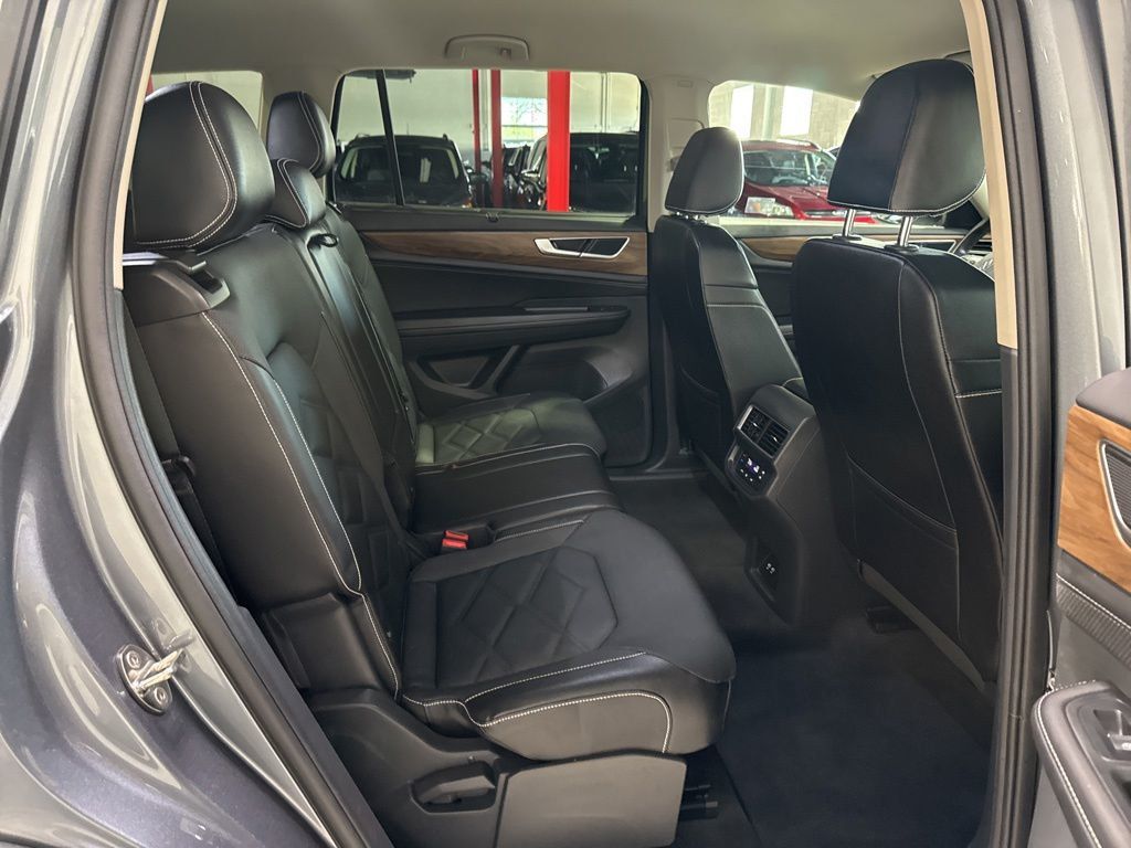 2025 Volkswagen Atlas 2.0T SE w/Technology FWD - 23022281 - 40