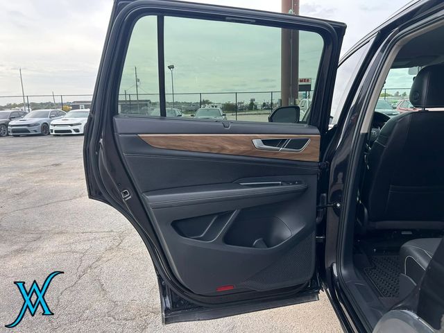 2025 Volkswagen Atlas SE 4MOTION w/Tech Pkg Sport Utility 4D - 23095499 - 13