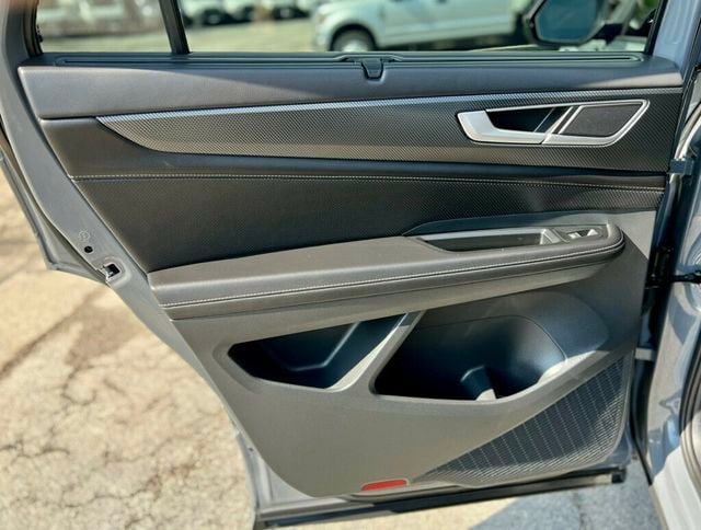2025 Volkswagen Atlas Cross Sport 2.0T SEL R-Line Black 4MOTION - 23055949 - 17